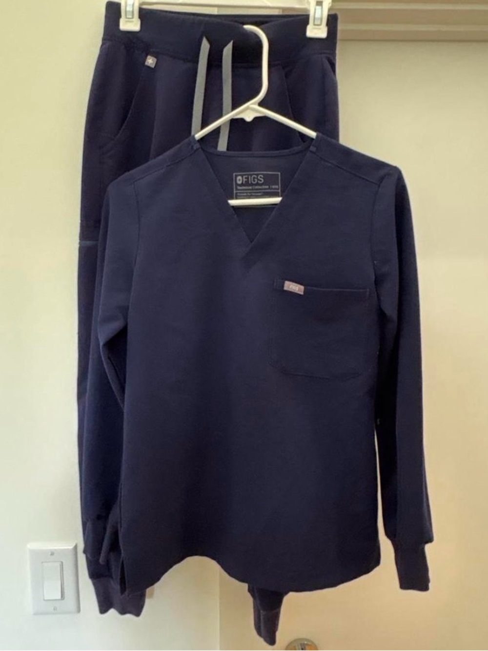 figs navy scrub set!